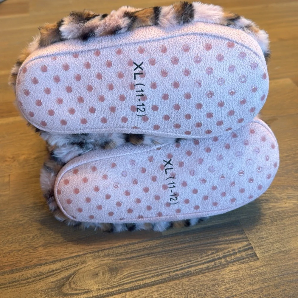 🎈Girl's Pink Leopard Plush Girls Youth Slippers, NWT